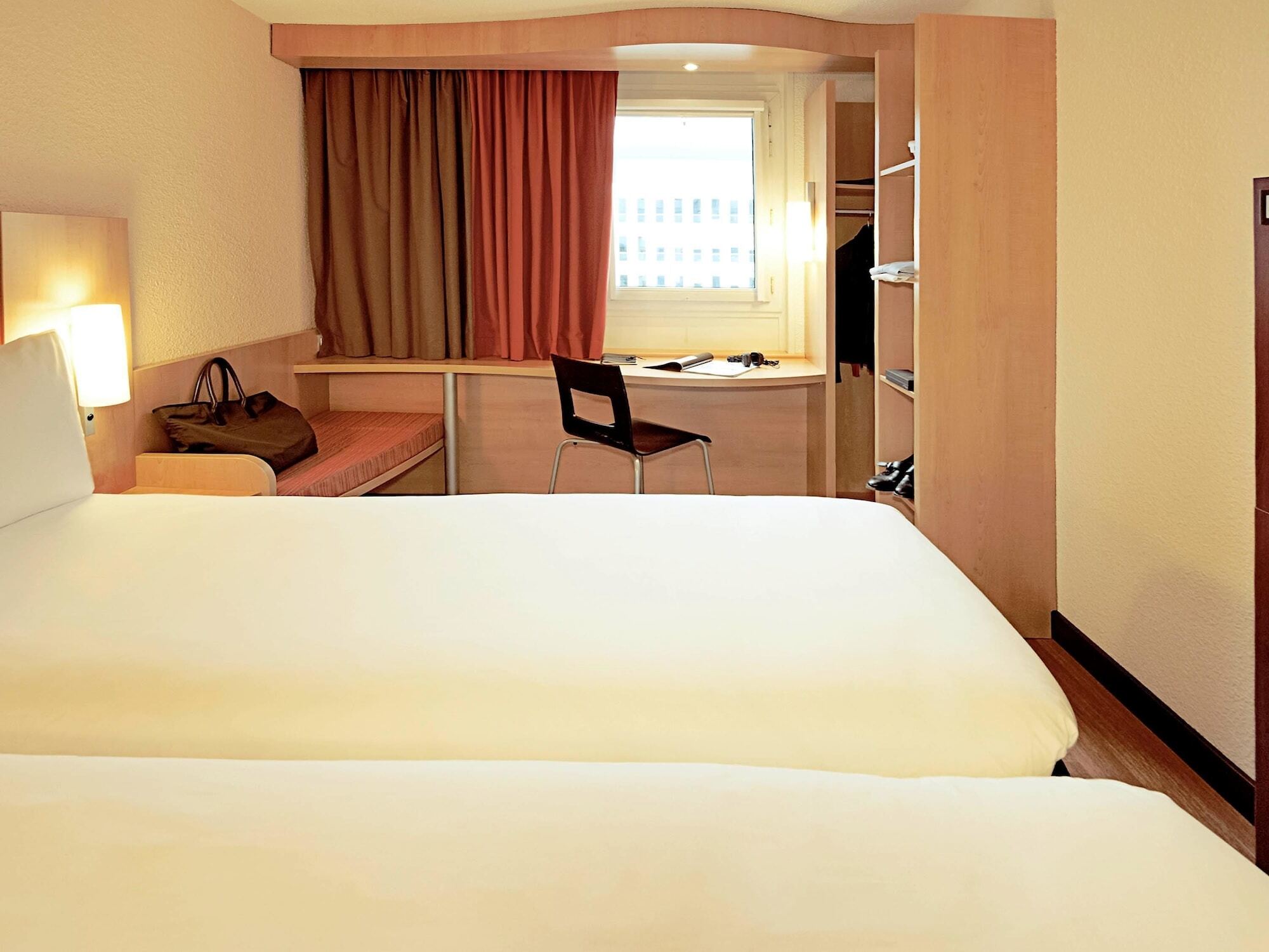 Ibis Bulle - La Gruyere Swiss Bike Hotel Buitenkant foto
